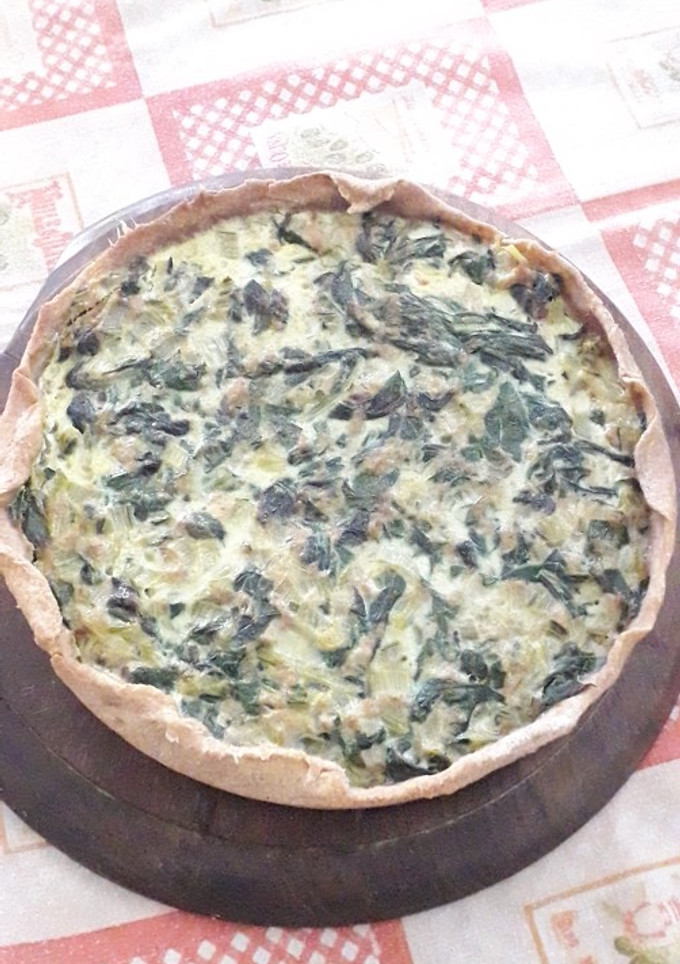 Una foto de Tarta rápida de acelga y atún