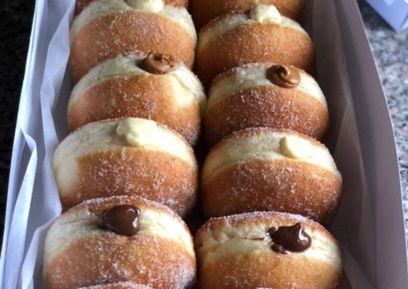 Filling donuts