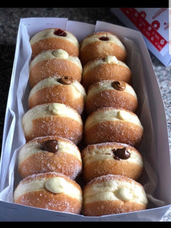 A picture of Filling donuts.