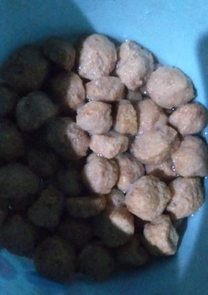 A picture of Soyabeans and potatoes.