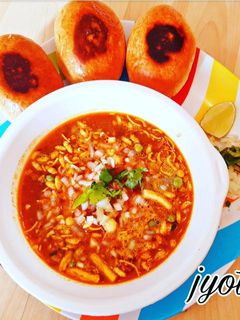 मिसल पाव (Misal pav recipe in hindi) रेसिपी मुख्य फोटो
