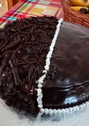 A picture of Half and half cake.