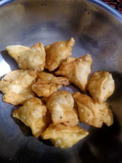 पनीर समोसा (paneer samosa recipe in Hindi) रेसिपी मुख्य फोटो