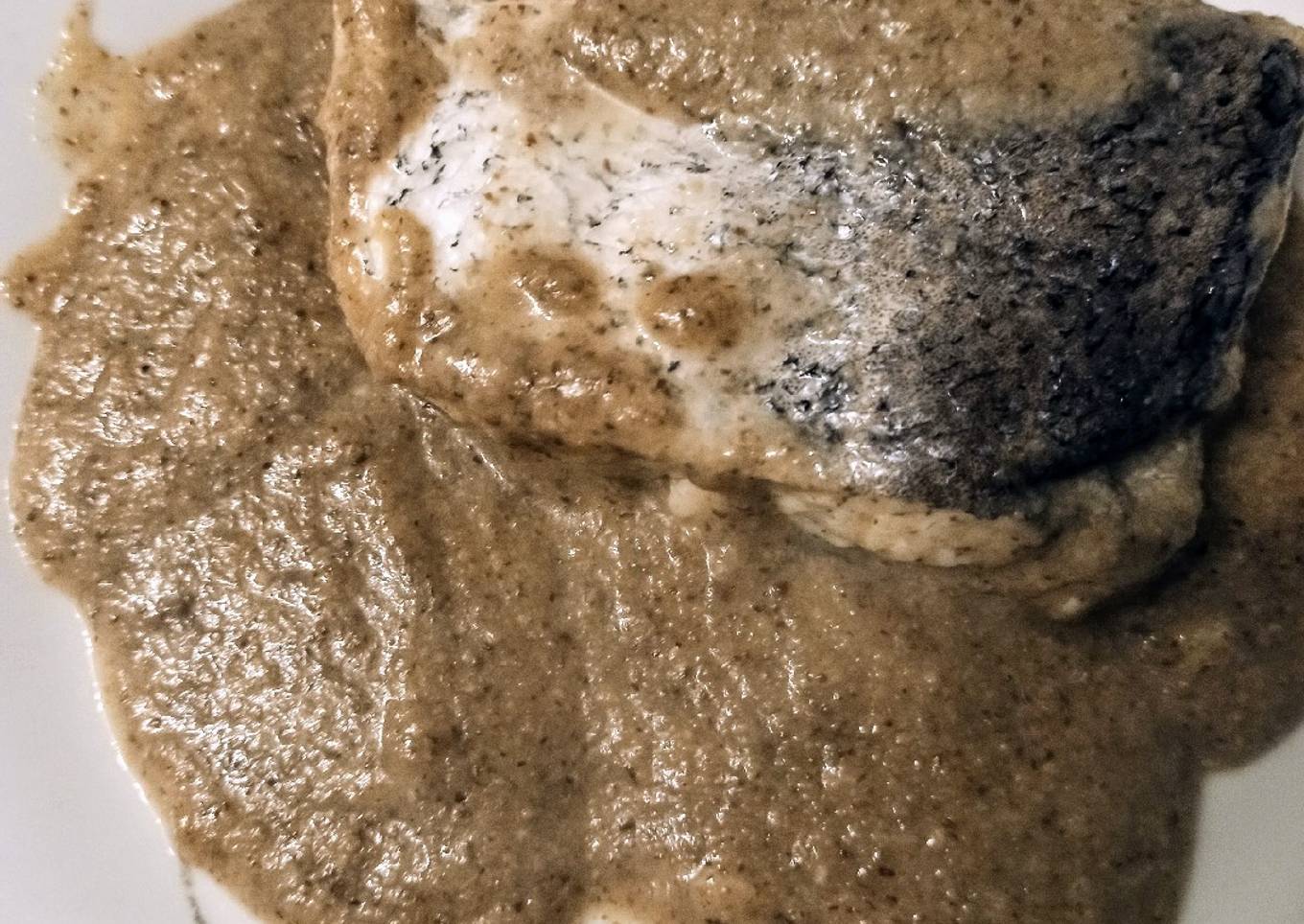 Merluza en salsa de champiñones