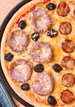 Hình của món Pizza Demi Andouille - Demi Chorizo.