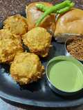 Crispy Aloo Vada & Pav