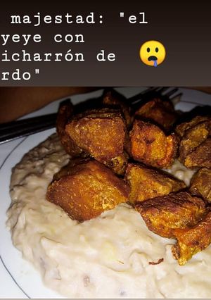 Una foto de Cayeye de guineo verde con chicharrón
