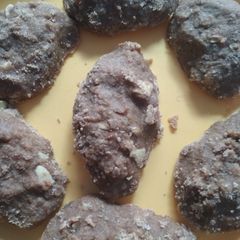 A picture of Gond ke laddu.