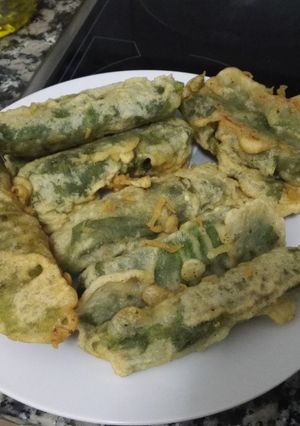 Una foto de Rollitos de acelga en tempura