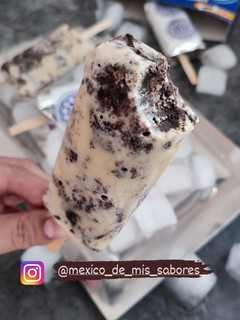 Una foto de 💥 PALETAS HELADAS DE OREOS💥