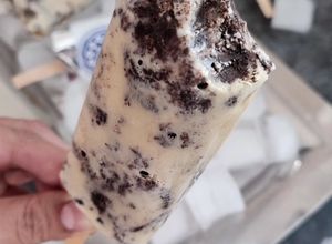 Una foto de 💥 PALETAS HELADAS DE OREOS💥