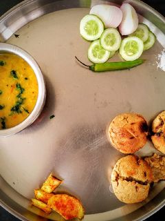 दाल बाटी (Dal bati recipe in Hindi) रेसिपी मुख्य फोटो