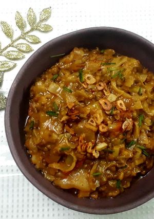 A picture of Cabbage and pumpkin tadka dal.