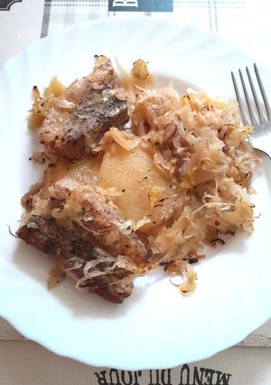 Burgonyás káposztaágyon sült császárszalonna recept fotója