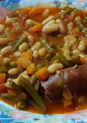 Una foto de Alubias con verduras (y un poquito de chorizo para darle chispa)
