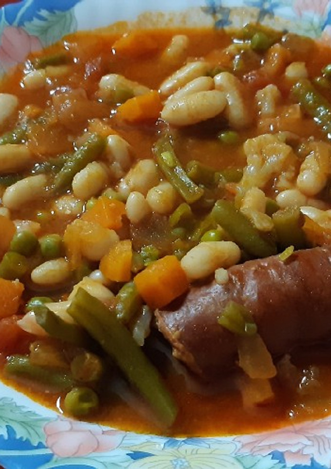 Una foto de Alubias con verduras (y un poquito de chorizo para darle chispa)