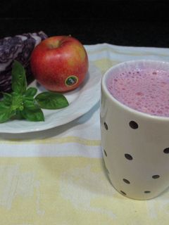 Una foto de Licuado"detox"de col lombarda y manzana