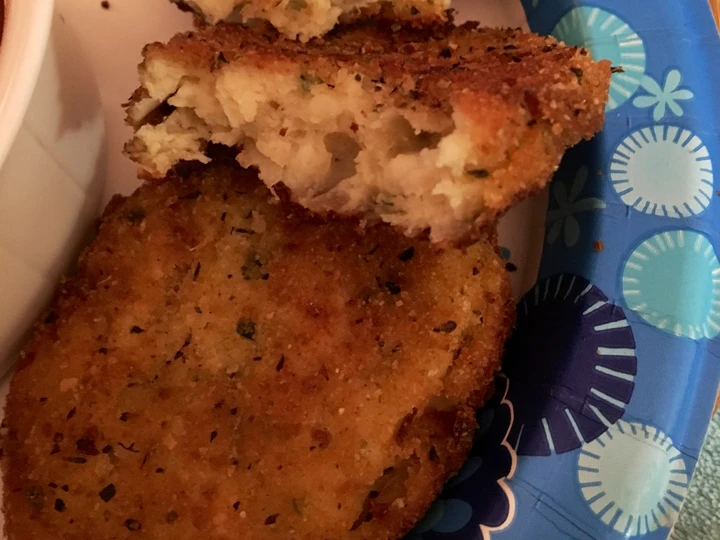 Easy Ways Make Recipes Chili Soup with Mashed Potato Cakes the Perfect So Delicious.