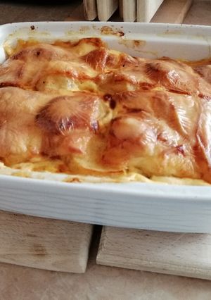 Egyszerű sajtos-sonkás-krumplis egytálétel recept fotója