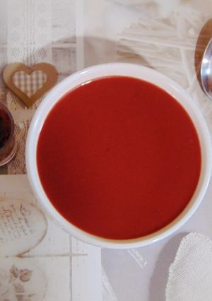 Két évszakos rumos cseresznyekrémleves recept fotója