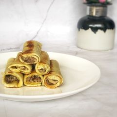 A picture of Sardine bread rolls.