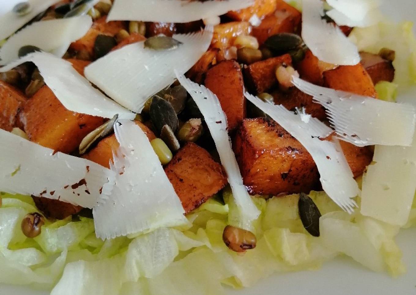 Ensalada de calabaza asada y judías mungo