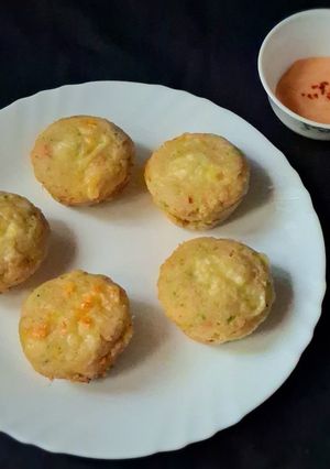 A picture of Savoury Cheese Muffins.