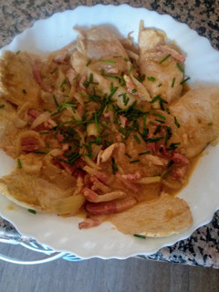Una foto de Pechugas de pollo a la mostaza con salsa de cebolla