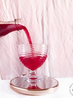 A picture of Hibiscus ginger on the rocks.