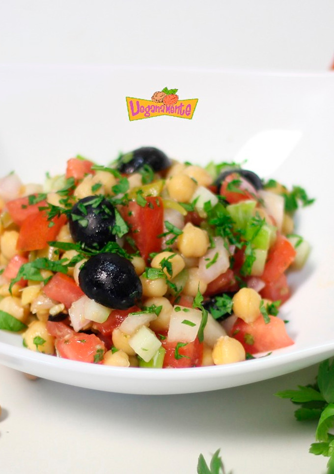 Una foto de Ensalada de Garbanzos