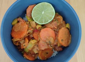 Une photo de Curry de poireaux, pois chiches et carottes