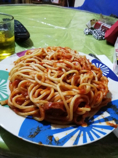 Una foto de Espaguetis con chorizo dulce y picante