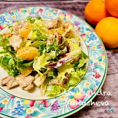 A picture of Salad with chicken and tangerines.
