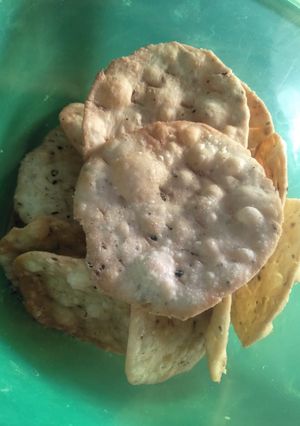 પૂરી(poori Recipe in Gujarati) રેસીપી મુખ્ય ફોટો