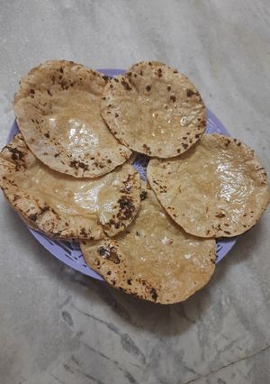 ઘઉં ની રોટલી (Wheat Rotli Recipe In Gujarati) રેસીપી મુખ્ય ફોટો