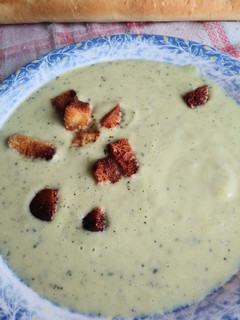 Una foto de Crema de puerros, manzana y calabacín