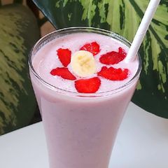 A picture of Classic Strawberry Milkshake.