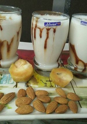 A picture of Chickoo shake.