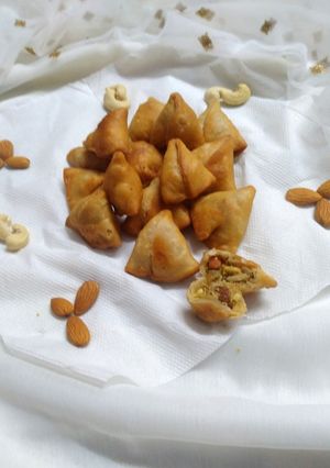 A picture of Dry fruits mini samosa.
