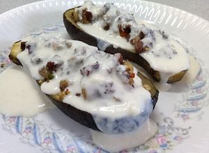 Una foto de Berenjenas rellenas con salsa Bechamel 🍆🥣 | Paso a paso