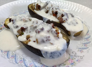 Una foto de Berenjenas rellenas con salsa Bechamel 🍆🥣 | Paso a paso