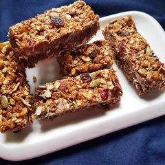 A picture of Honey Nuts Granola Bars.