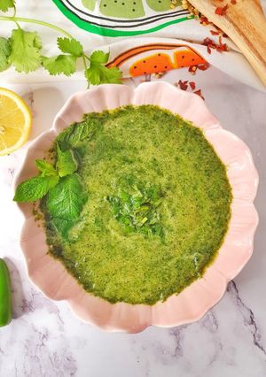 A picture of Coriander & mint dip.