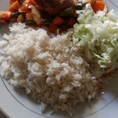 White rice and carrot sauce with cos low A picture of White rice and carrot sauce with cos low.