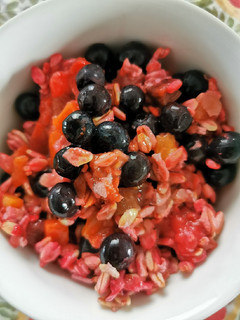 Una foto de Avena overnight con frutas