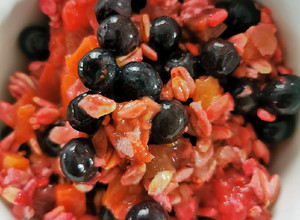 Una foto de Avena overnight con frutas