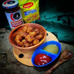 Schewan maggi pakodis A picture of Schewan maggi pakodis.