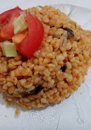 O poză a rețetei Pilaf din bulgur și vinete.
