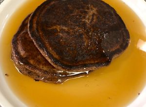 Una foto de Pancakes harina de linaza y cacao amargo