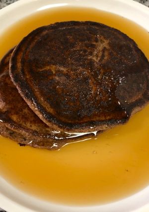 Una foto de Pancakes harina de linaza y cacao amargo